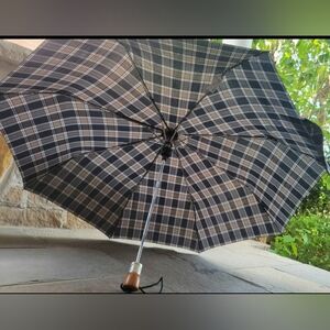 Y2K Totes Classic Plaid Umbrella with Wooden Handle. Like New.